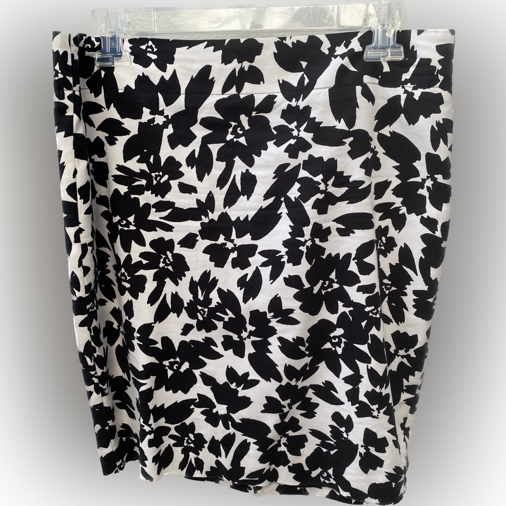 Loft Petite 8P black and white skirt